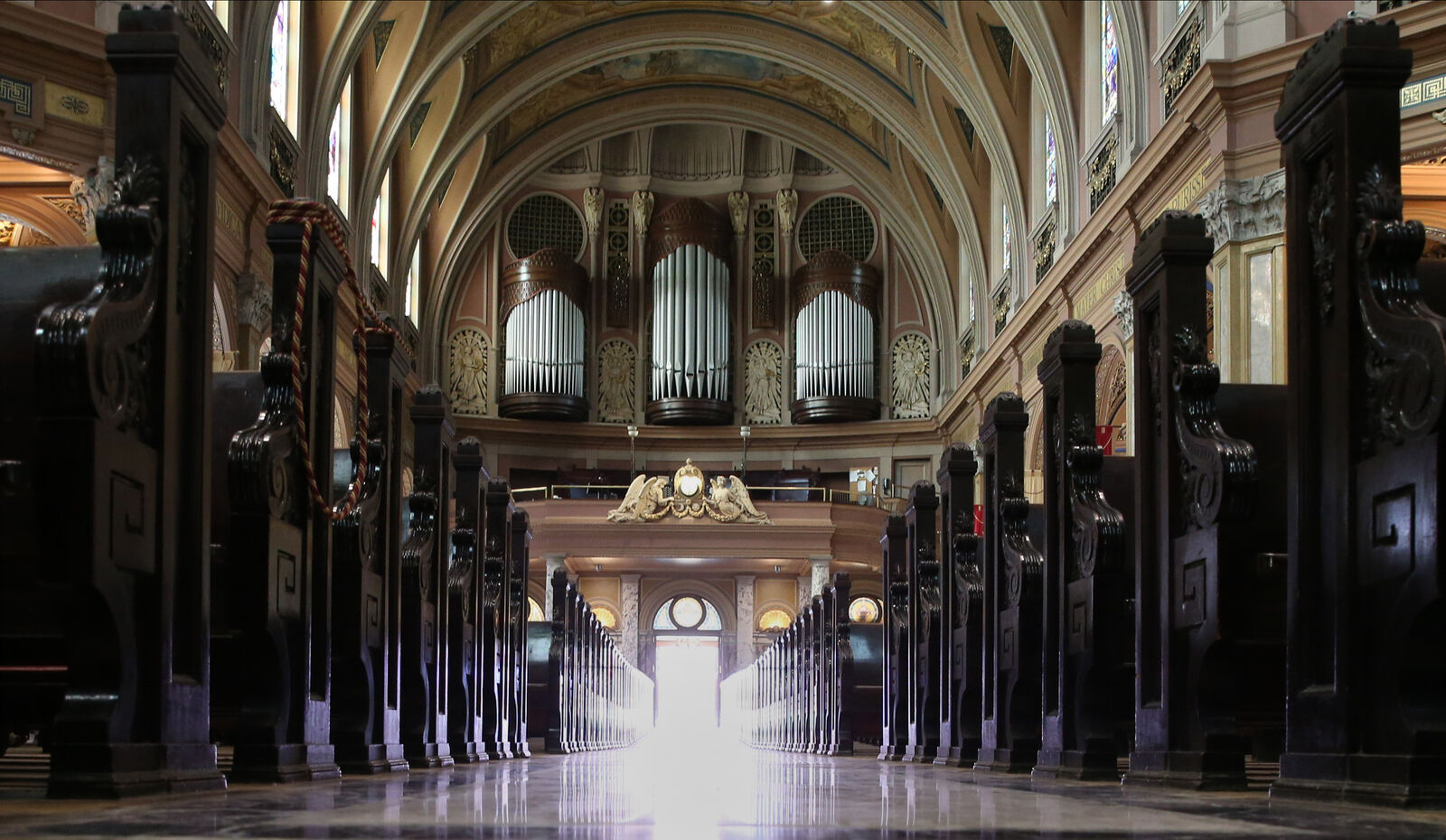 Pipe organ and choir loft